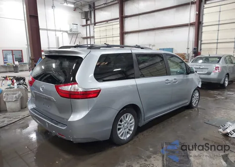 2017 Toyota Sienna Xle 8 Passenger z USA, uszkodzony, nr VIN 5TDYZ3DC1HS829912